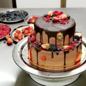 2 poschodová čokoládovo ovocná torta