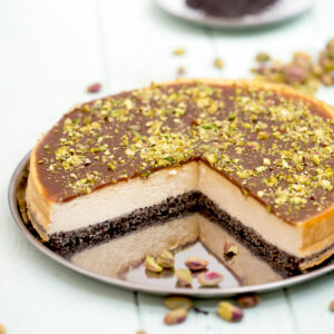 Karamelový cheesecake s pistáciami